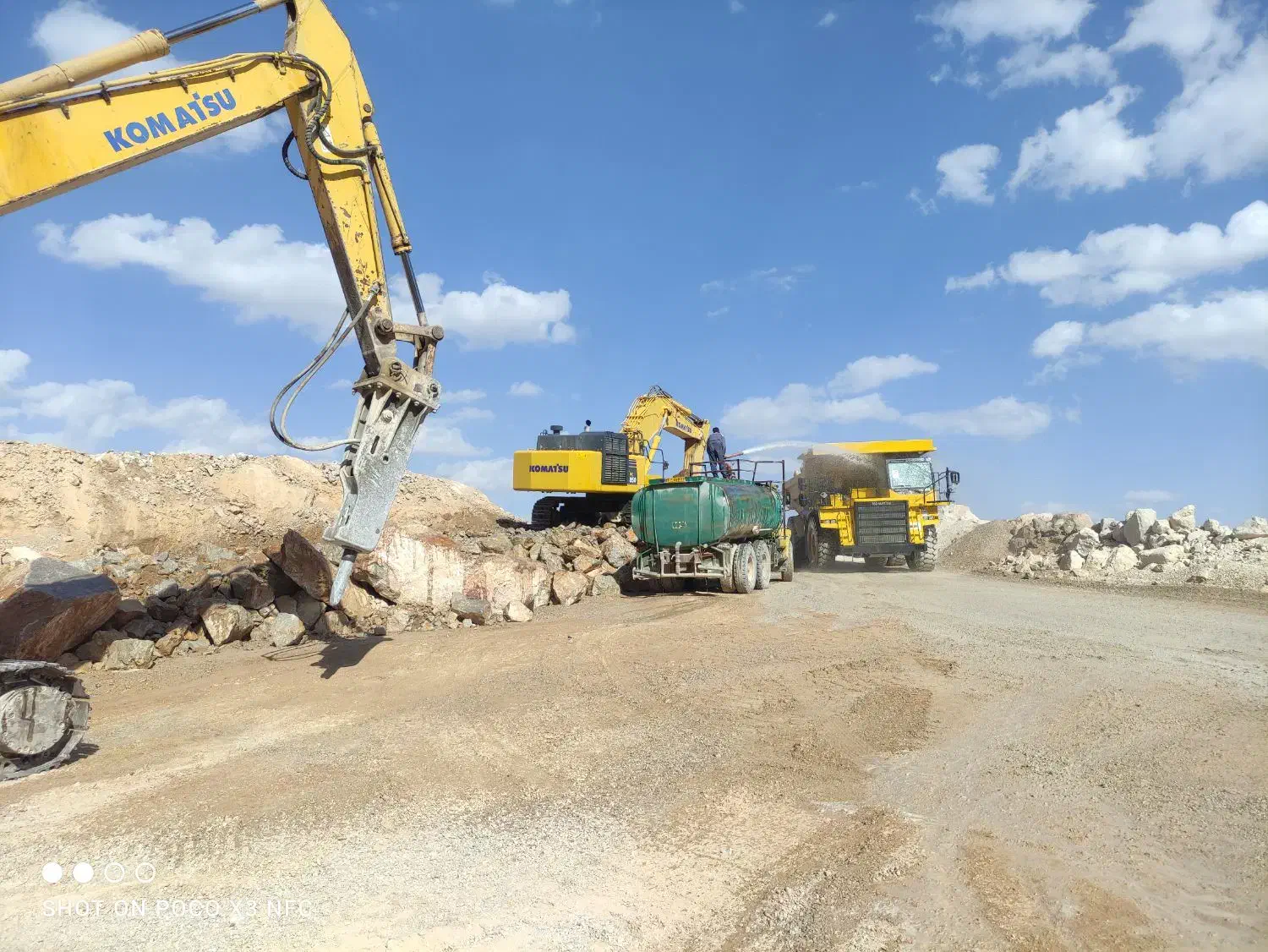 خدمات مکانیک.هیدرولیک و برق ماشین آلات راهسازی|خدمات موتور و ماشین|ابریشم, |دیوار