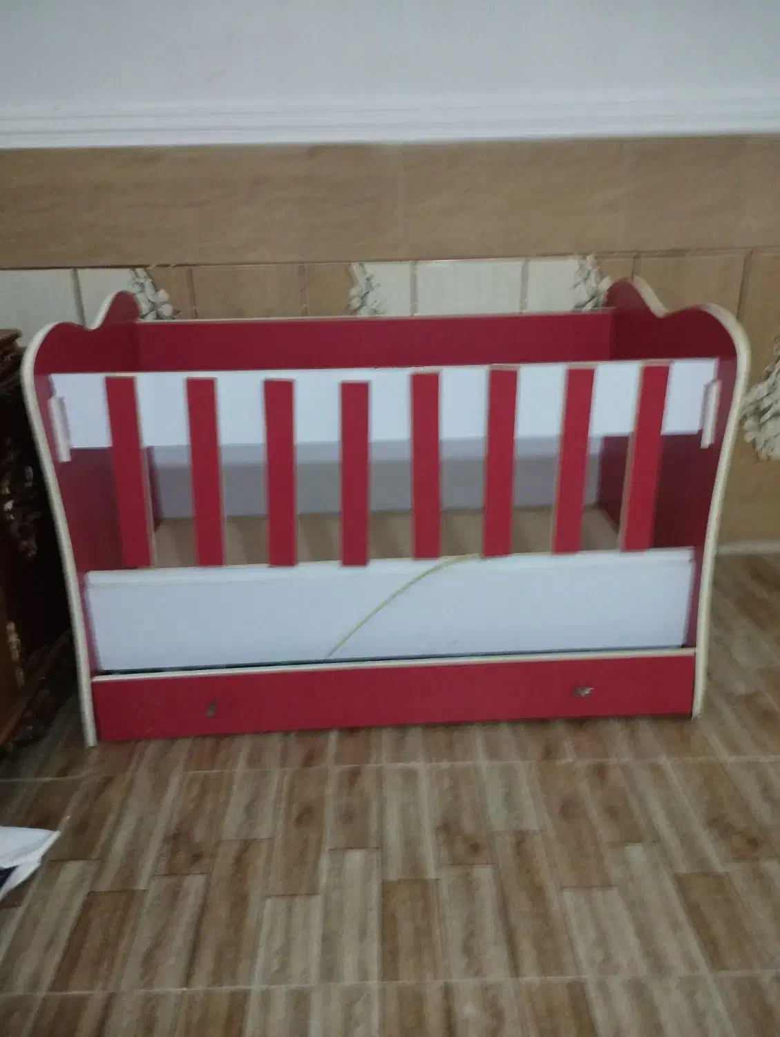 تخت کودک|تخت و صندلی بچه|میناب, |دیوار