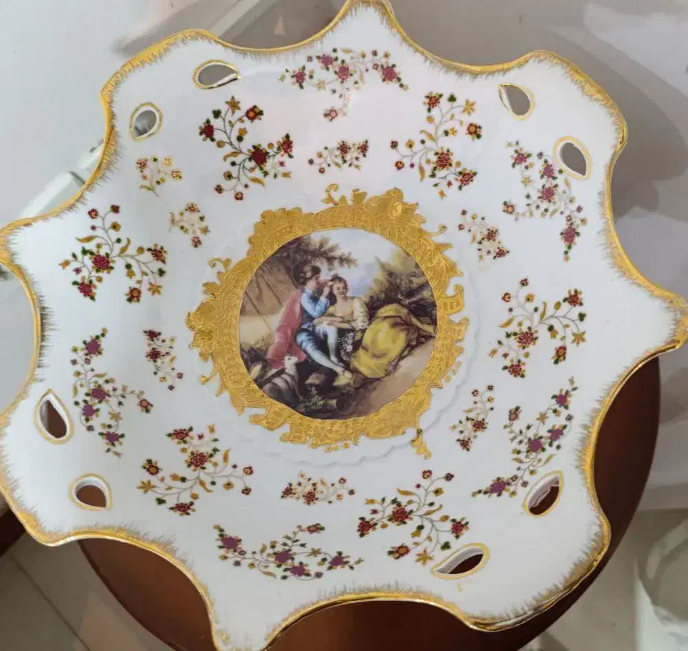 ظروف چینی گل برجسته سایز بزرگ(هرظرف ۳ میلیون)|ظروف سرو و پذیرایی|خرم‌آباد, |دیوار