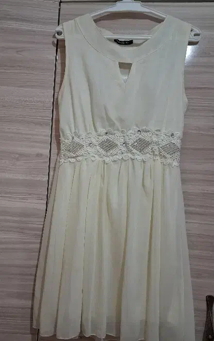 چنتا پیراهن رنگ کرم شیری.مشکی وقرمز دخترانه|لباس|اردبیل, |دیوار