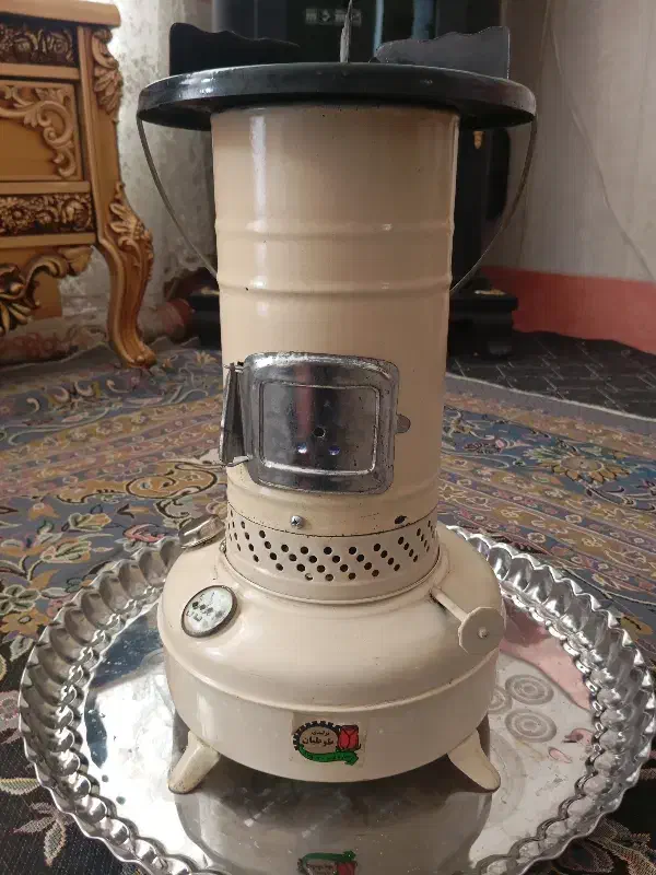 چراغ نفتی قدیمی|کلکسیون اشیاء عتیقه|قم, شاه ابراهیم|دیوار