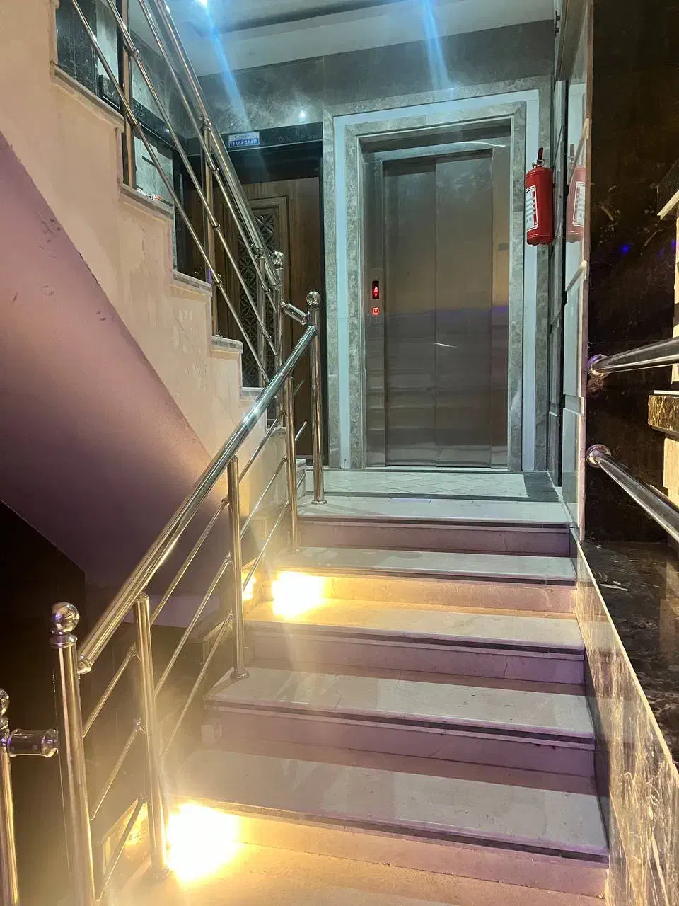 منزل شیک و مبله سه خواب در بهترین منطقه ی شهر|اجارهٔ کوتاهمدت آپارتمان و سوئیت|شیراز, عفیفآباد|دیوار