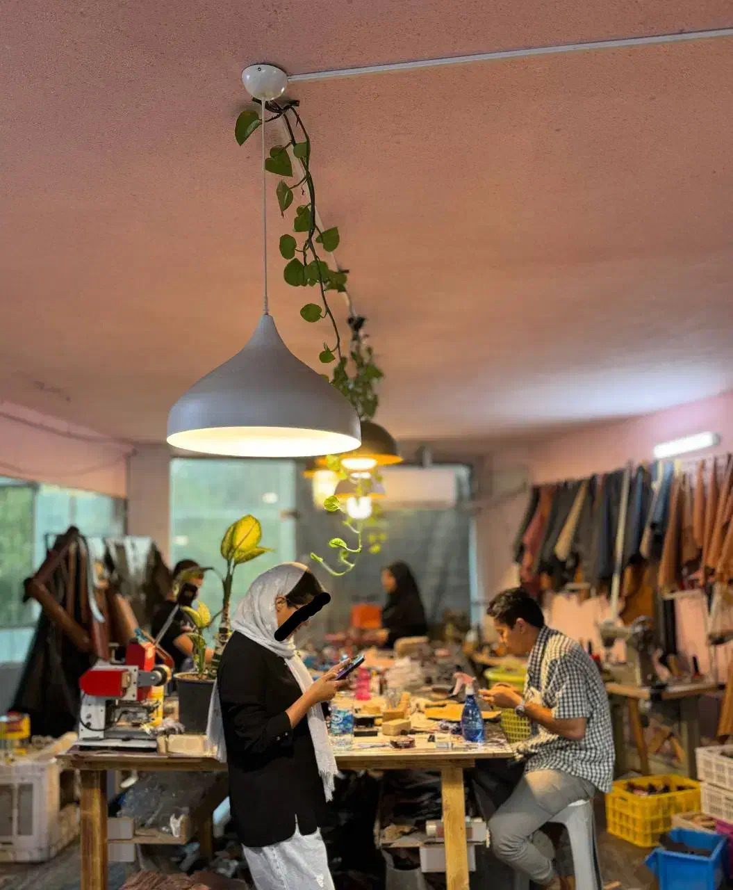 نیرو خانم برای تولید کیف چرم|استخدام هنری و رسانه|مشهد, جنت|دیوار