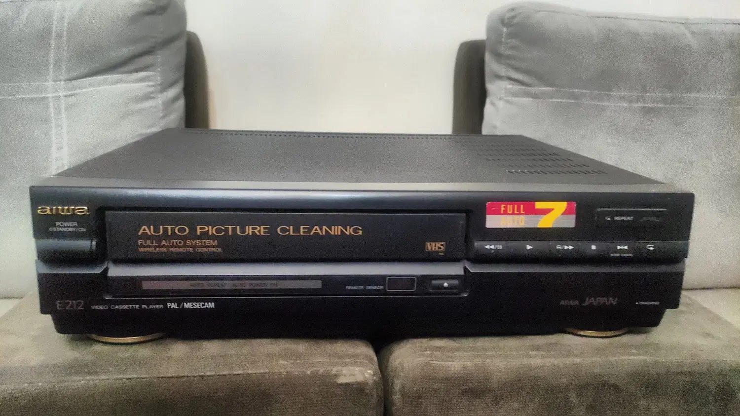 دستگاه پخش آیوا و یک دستگاه پخش DVD دووVHS|پخشکننده DVD و ویدیو|تهران, استاد معین|دیوار