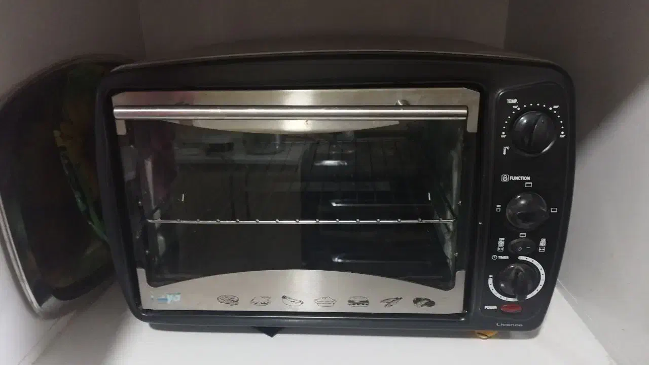 میز کامپیوتر و کتابخانه یک عدد توستر استیل|میز تحریر و کامپیوتر|قم, پردیسان|دیوار