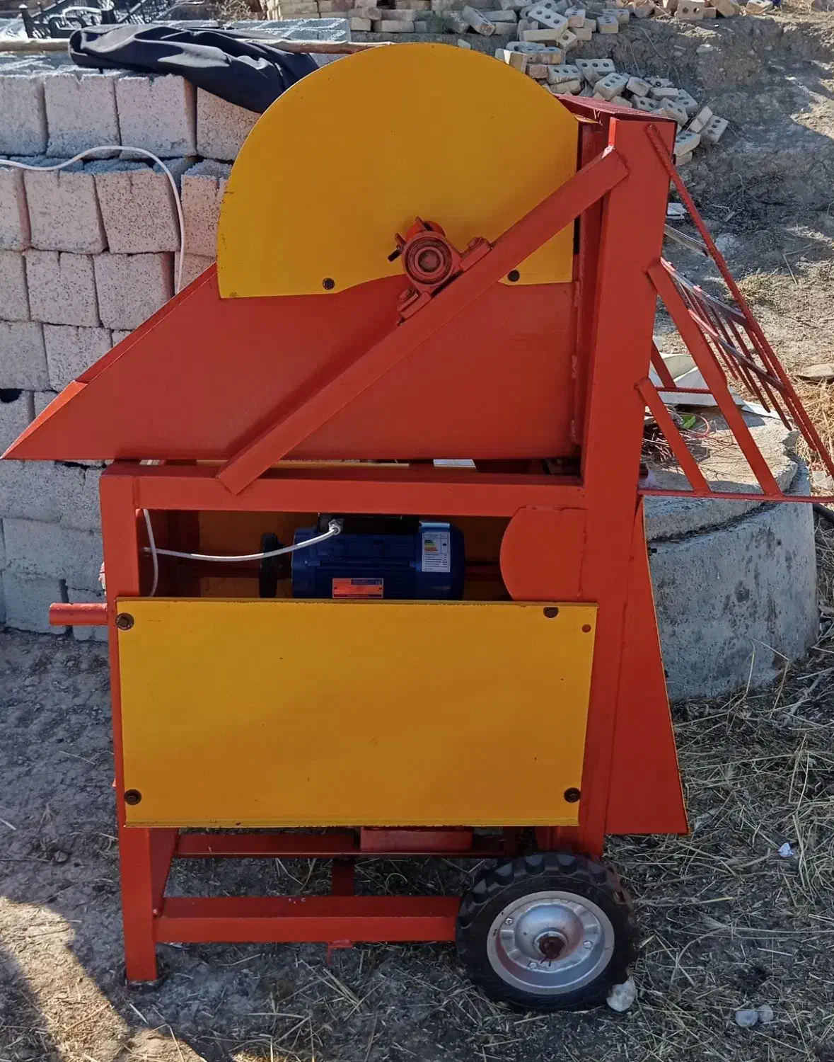 علف خرد کن|حیوانات مزرعه|خدا آفرین, |دیوار