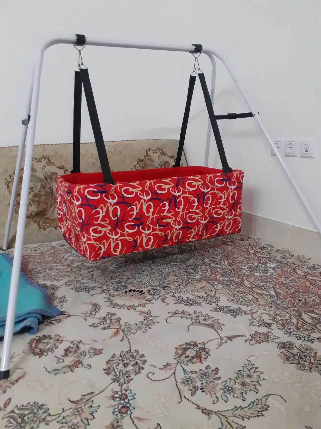 گهواره نوزاد|تخت و صندلی بچه|کاشان, شهرک خاتم الانبیا (مسکن ملی کاشان)|دیوار