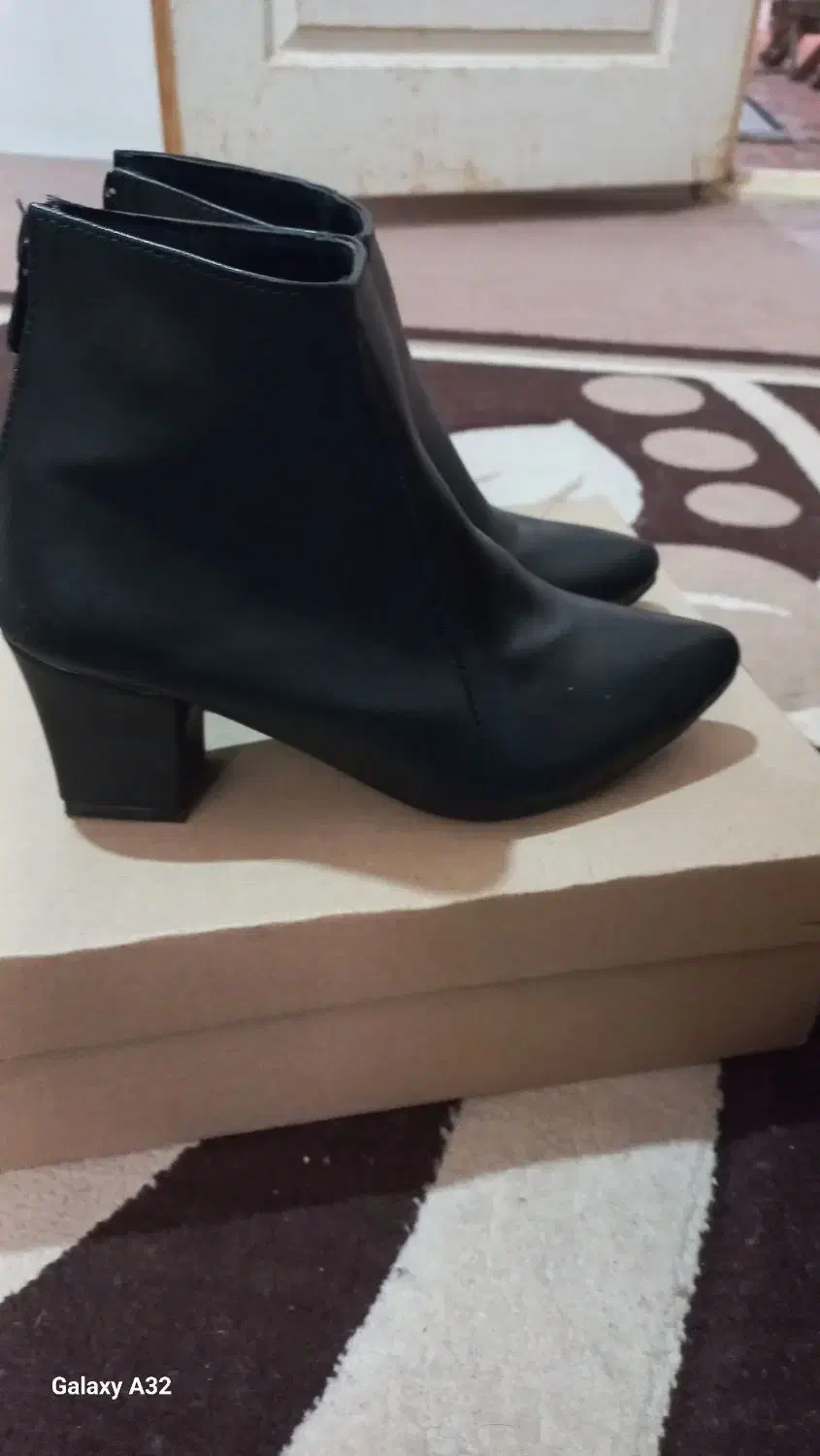 نیم بوت|کیف، کفش، کمربند|ماهدشت, |دیوار