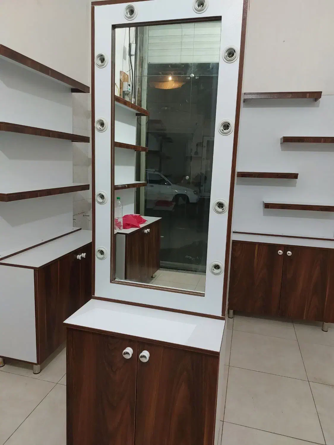 آینه چراغدار به همراه باکس در حد قی.مت عالی|آینه|رشت, دیانتی|دیوار