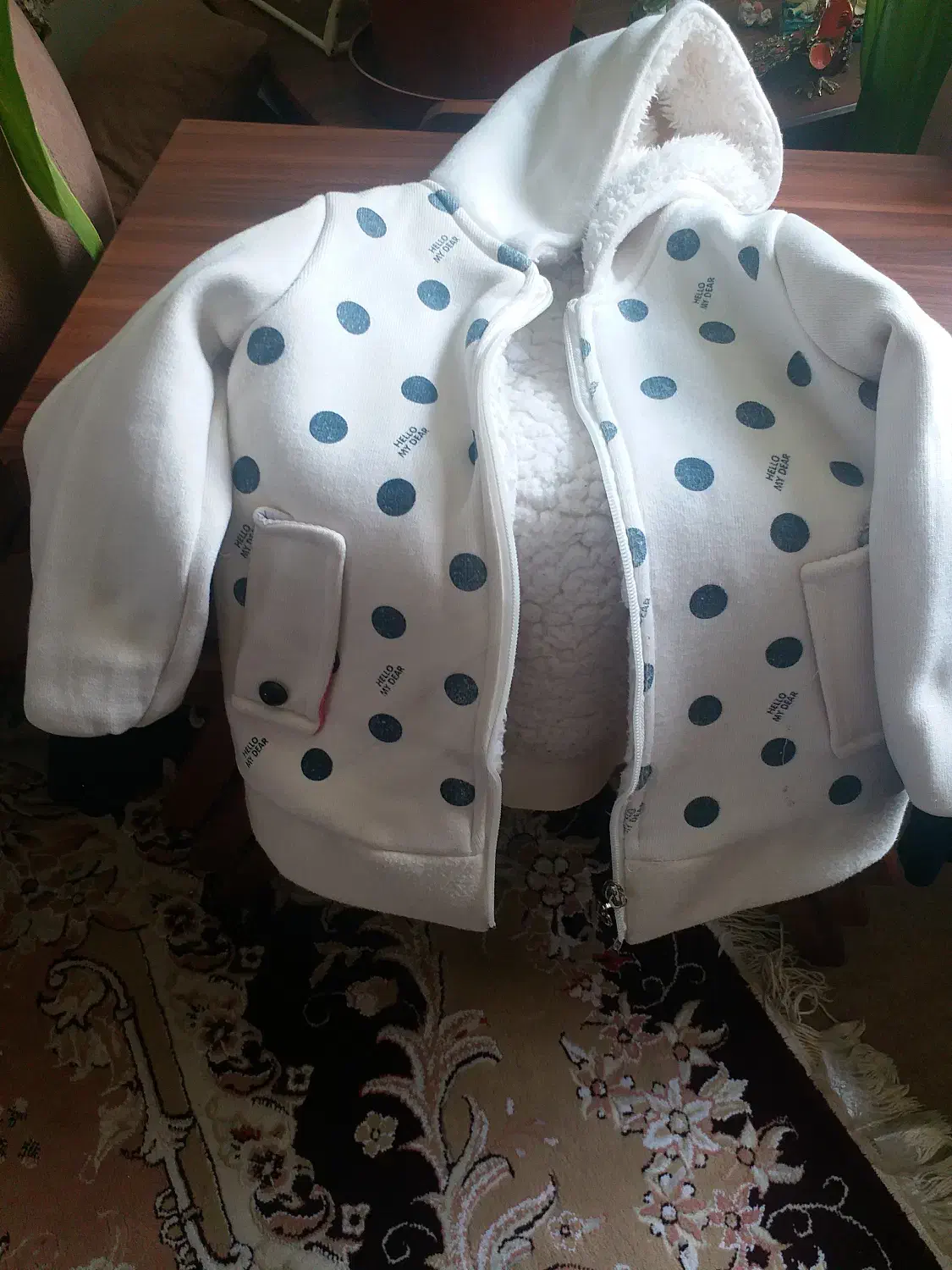 سویشرت تمیز وسالم|کفش و لباس بچه|مرودشت, ژیان|دیوار