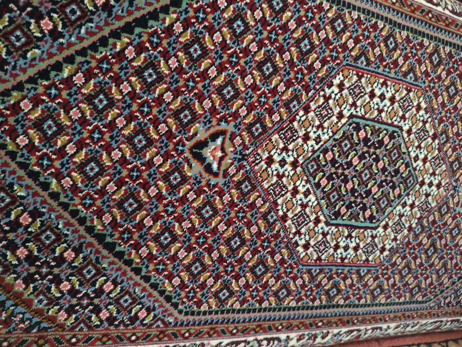 یک جفت پشتی نو|پشتی|اراک, |دیوار