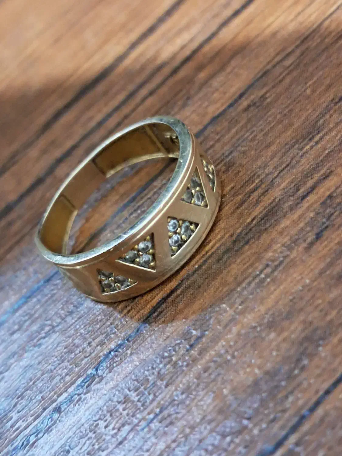 یک حلقه انگشتر طلا|جواهرات|مارگون, |دیوار