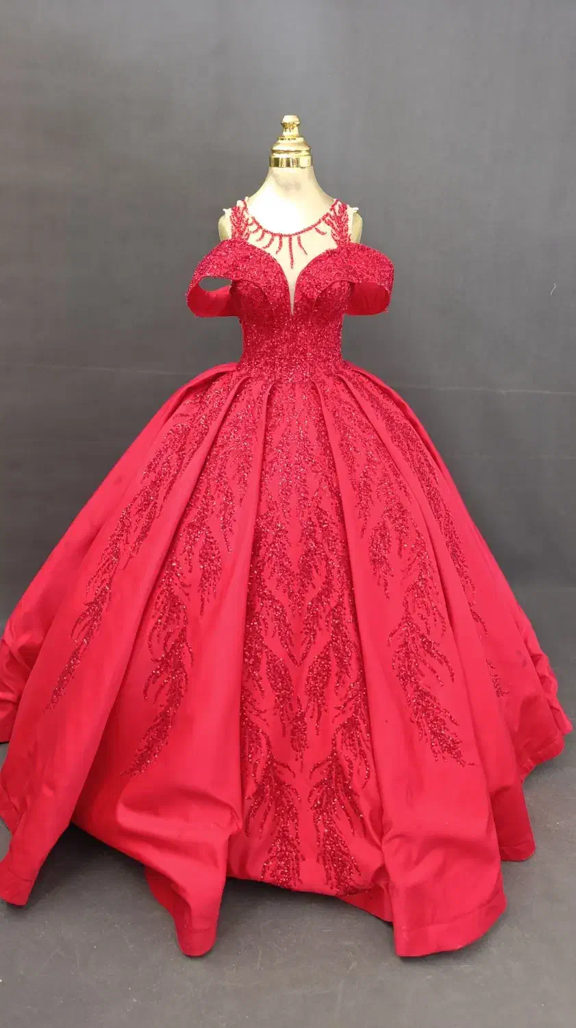 تعدادی لباس عروس شیک بخاطر جمع اوری مغازه فروشی|لباس|هریس, |دیوار