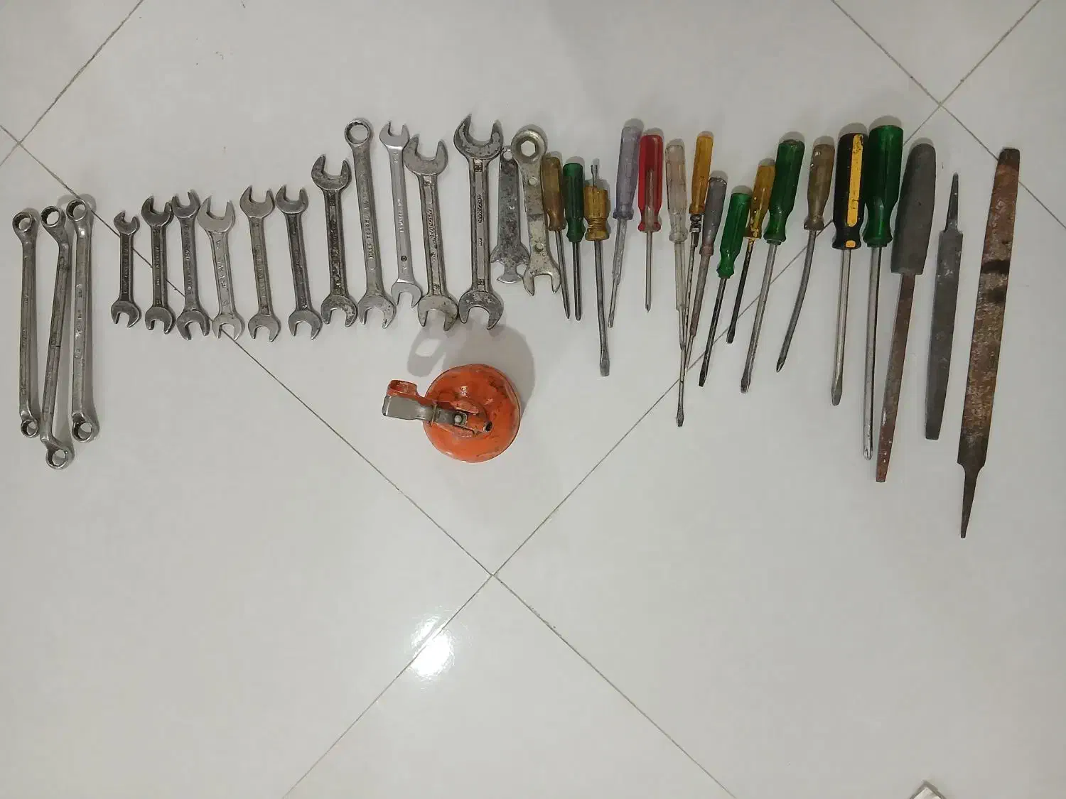 آچار و پیچ گشتی|ابزارآلات|اراک, |دیوار