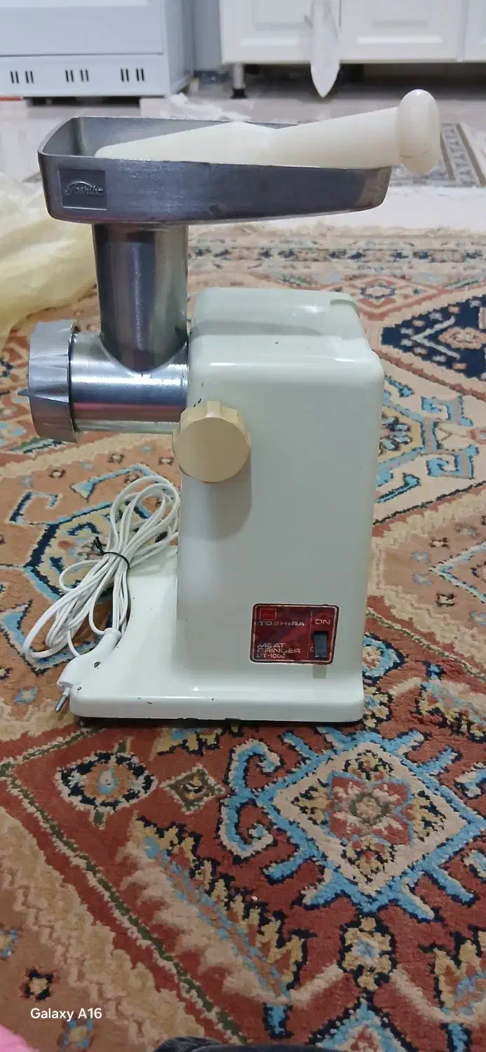 چرخ گوشت توشیبا اصل ژاپن قدیم کاملا سالم|خردکن، آسیاب، غذاساز|بندر انزلی, معلم|دیوار