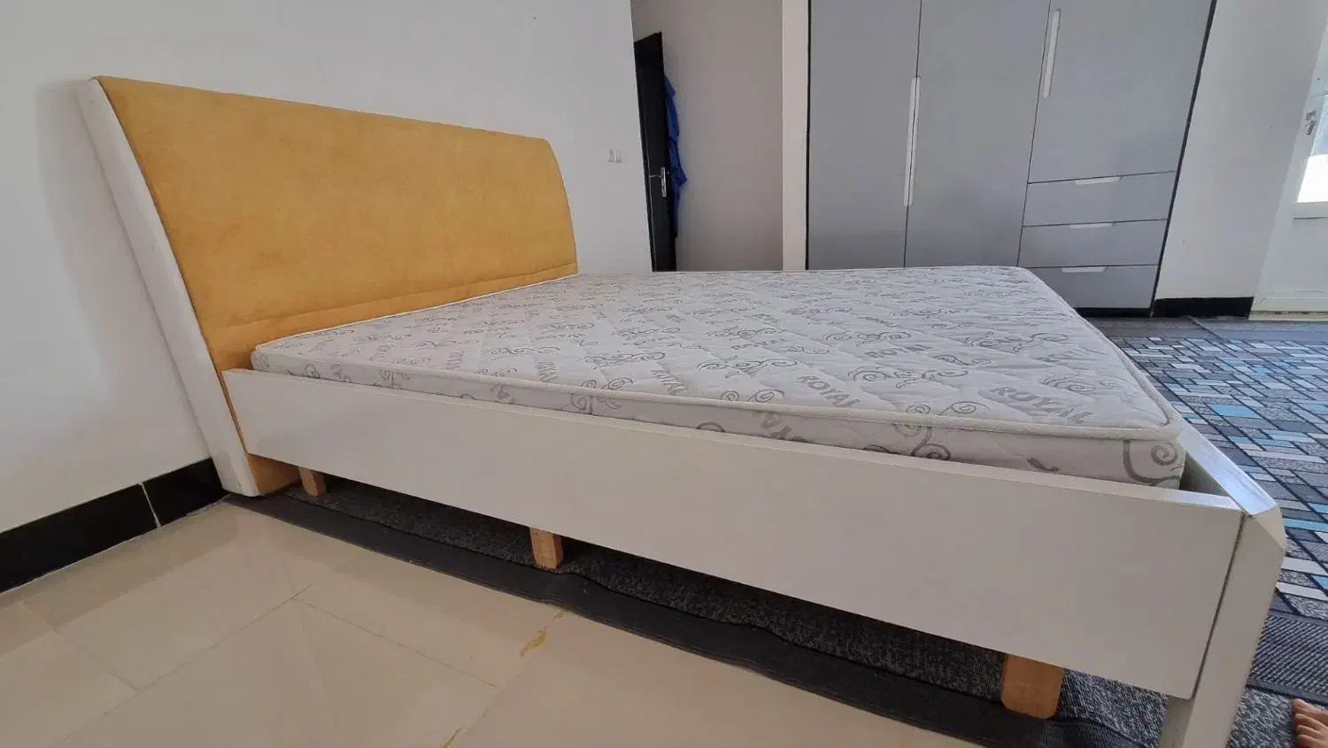 تخت خواب|تخت و سرویس خواب|طبس, |دیوار