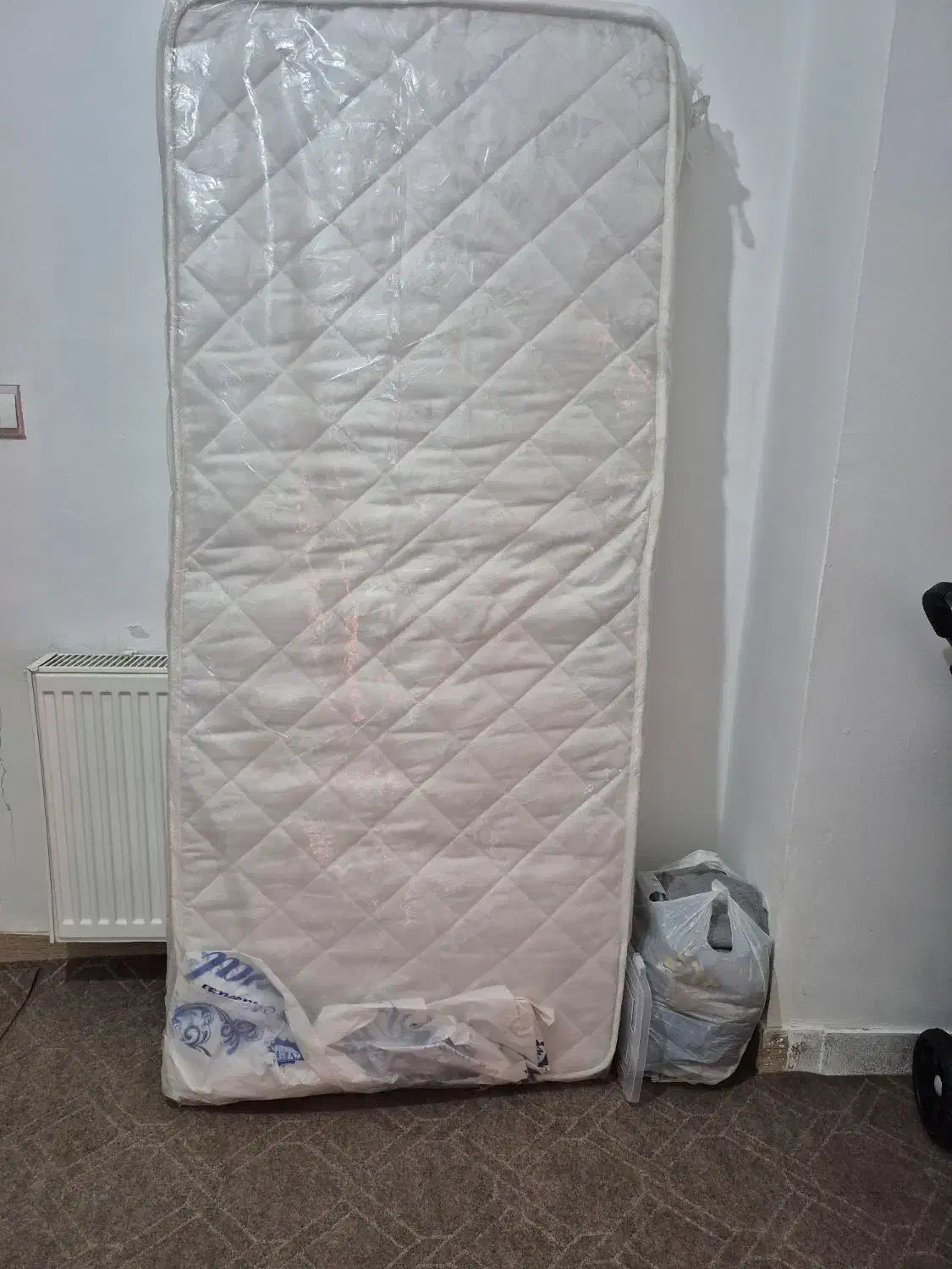 تشک نوجوان|تشک تختخواب|مشکین‌دشت, |دیوار