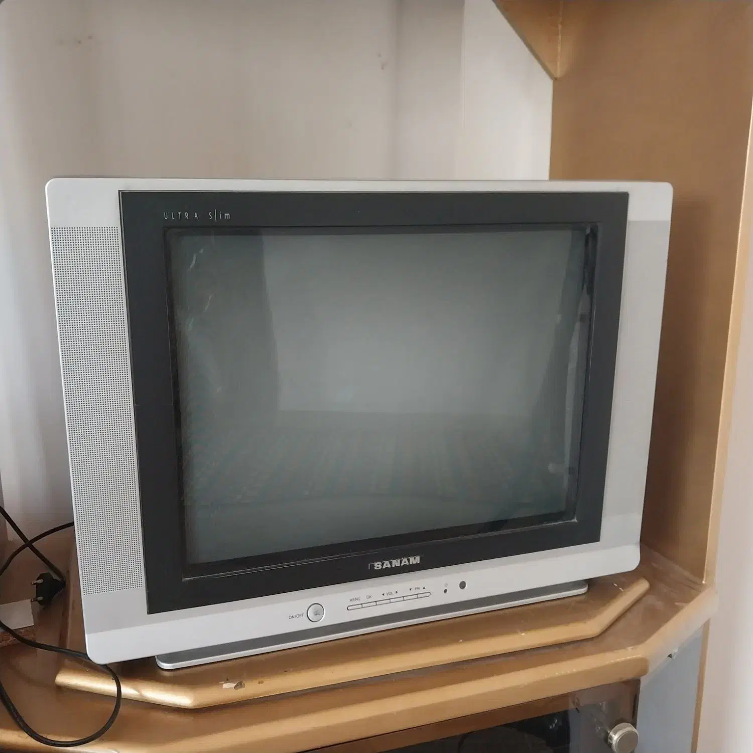 تلویزیون ۲۱ اینچ|تلویزیون و پروژکتور|رودبنه, |دیوار