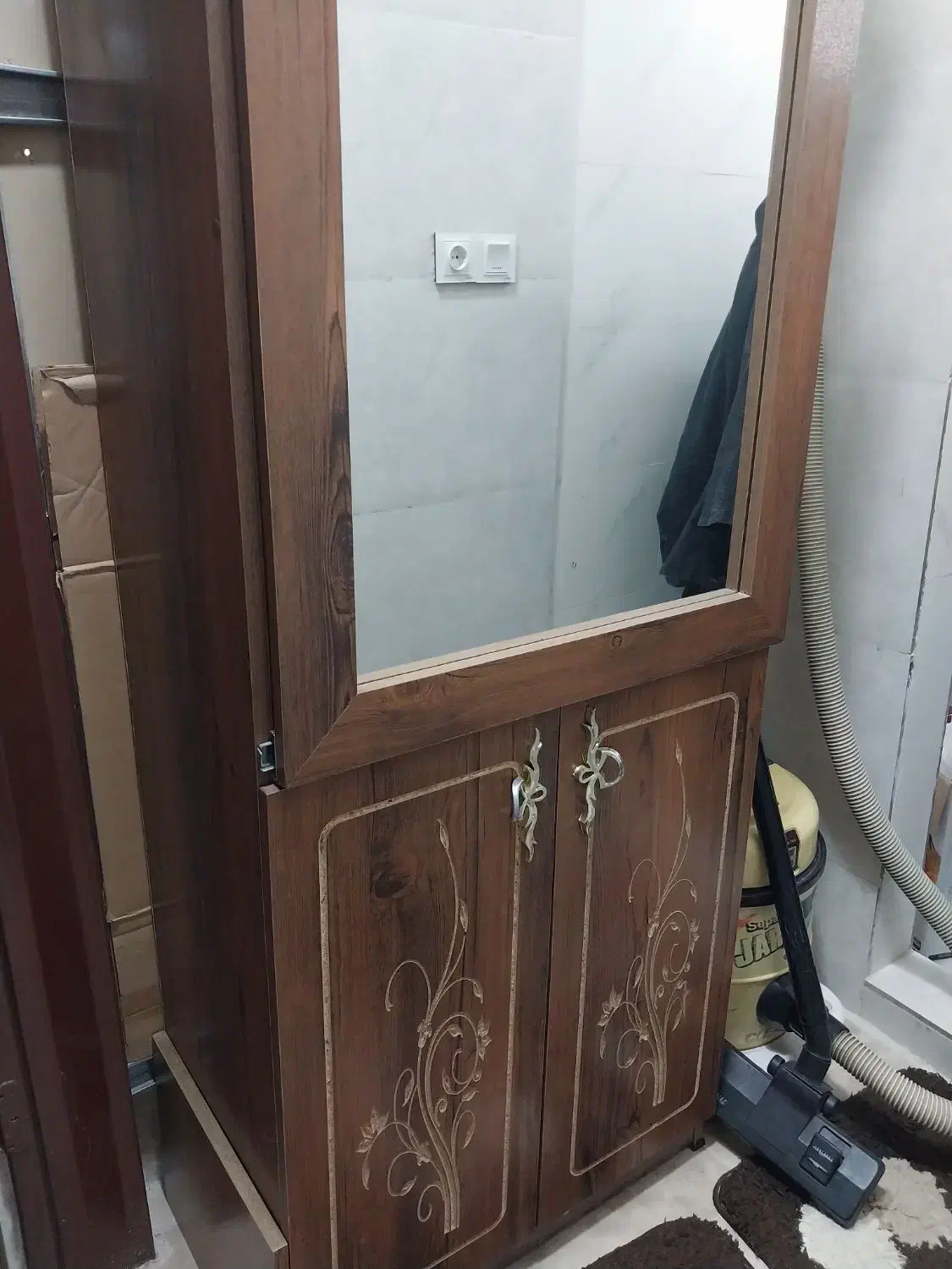 جاکفشی و میز آرایش بادر کشویی|جاکفشی، کمد، دراور|اصفهان, شهید رجایی|دیوار