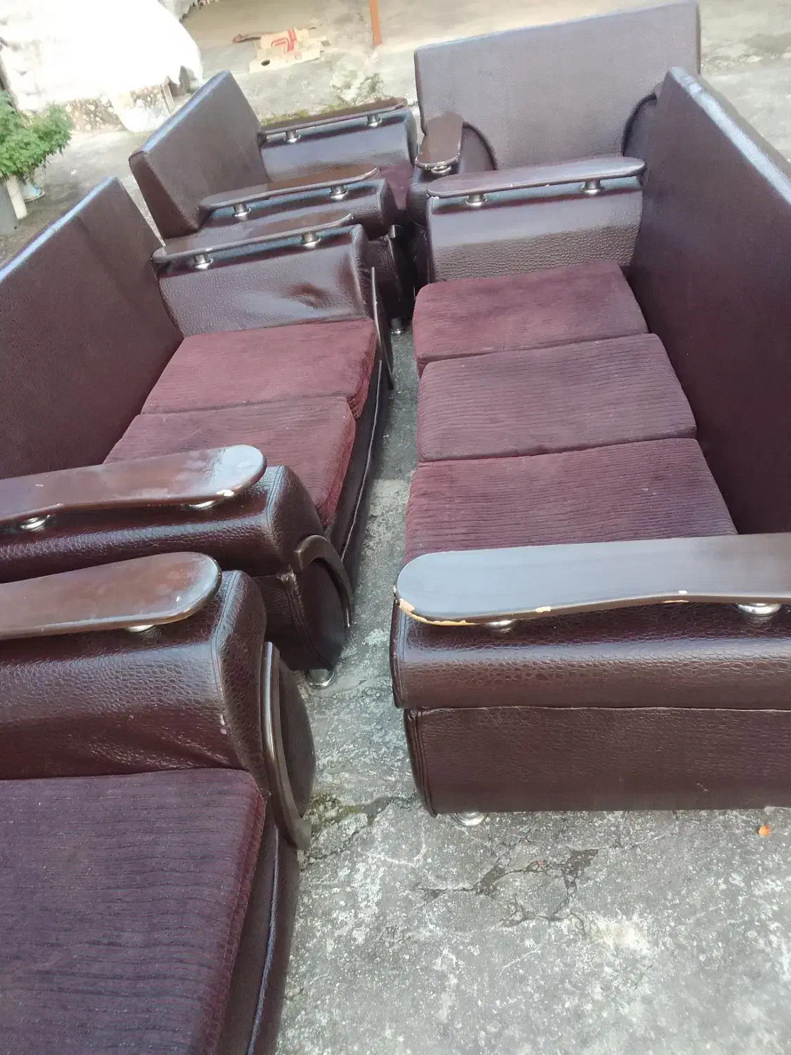 مبل چرم ۸ نفره بایک عد جلومبلی|مبلمان خانگی و میز عسلی|ماکلوان, |دیوار