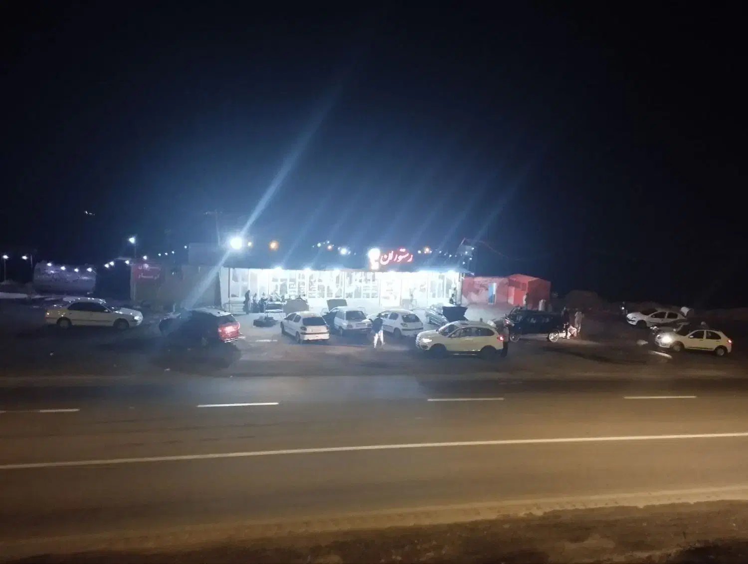 به دو نفر نیرو جهت همکاری در سوپرمارکت و غذاخوری|استخدام خدمات فروشگاه و رستوران|خلخال, |دیوار