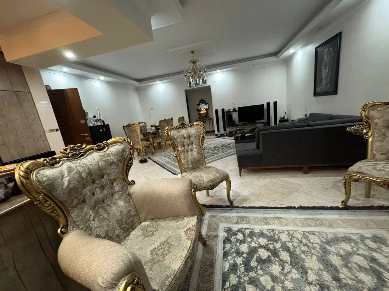 ۱۳۰متر ۳خواب فول امکانات بسیار شیک ۴سال ساخت