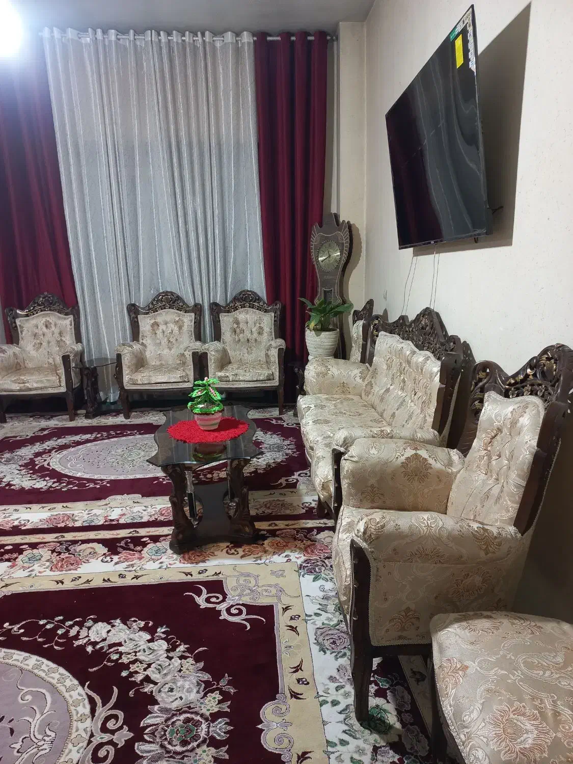 مبل سلطنتی ۹ نفره چوب گردو|مبلمان خانگی و میز عسلی|نسیم‌شهر, |دیوار