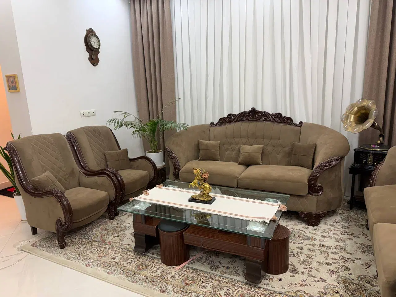 45/000/000|مبلمان خانگی و میز عسلی|تربتحیدریه, منصوریه|دیوار