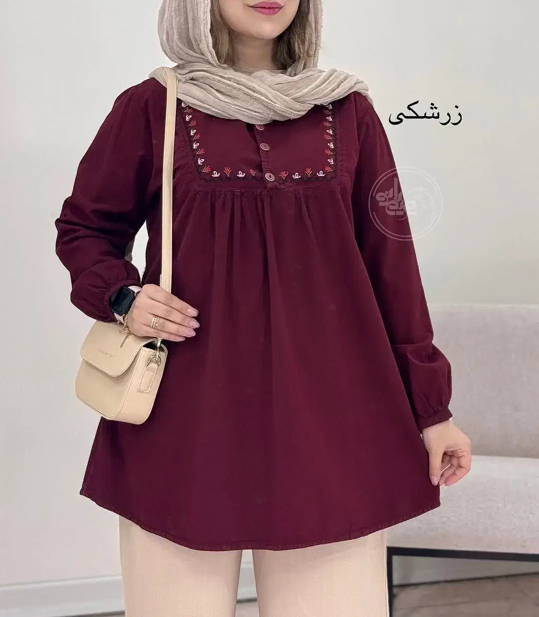 پالتو|لباس|کنگاور, |دیوار