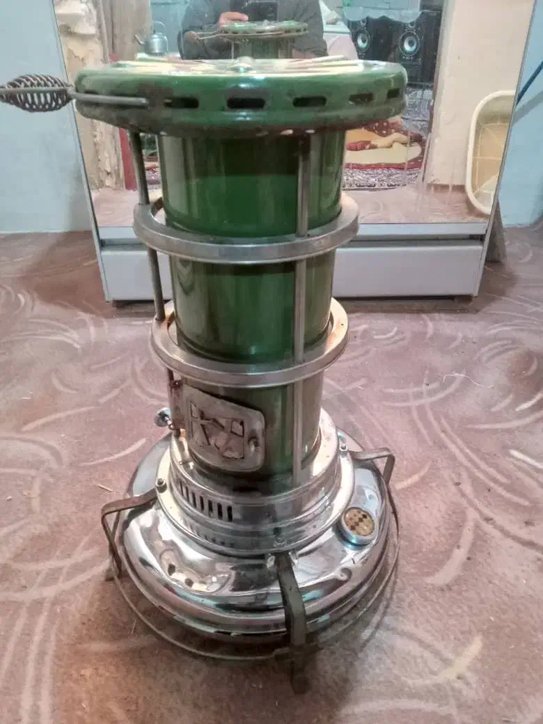 چراغ قدیمی|کلکسیون اشیاء عتیقه|هشتگرد, هیو|دیوار