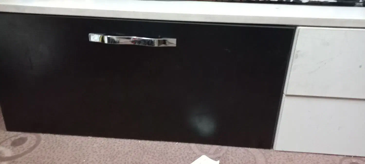 تخت و میز آینه|تخت و سرویس خواب|قم, مهدیه|دیوار