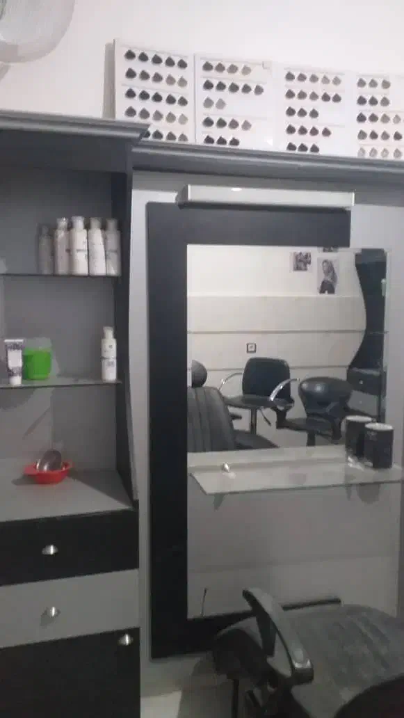 کمد و دکوراسیون کامل ارایشگاه زنانه|آرایشگاه و سالن‌های زیبایی|ارومیه, |دیوار