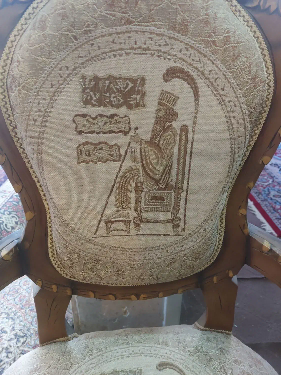 مبلمان کلاسیک ۹ نفره کاملا نو به همراه میز شیشه ای|مبلمان خانگی و میز عسلی|داراب, |دیوار