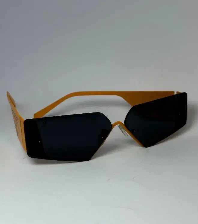 عینک مردانه و زنانه Prada به همراه کیف زیپی|زیورآلات و اکسسوری|شاهینشهر, شهرک میلاد|دیوار