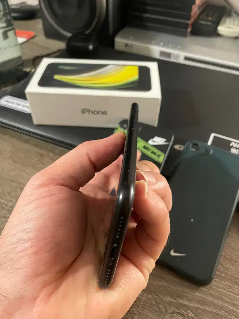 ایفون iphon se 2020 black 64 جعبه بزرگ LLA|موبایل|تهران, عباس‌آباد|دیوار