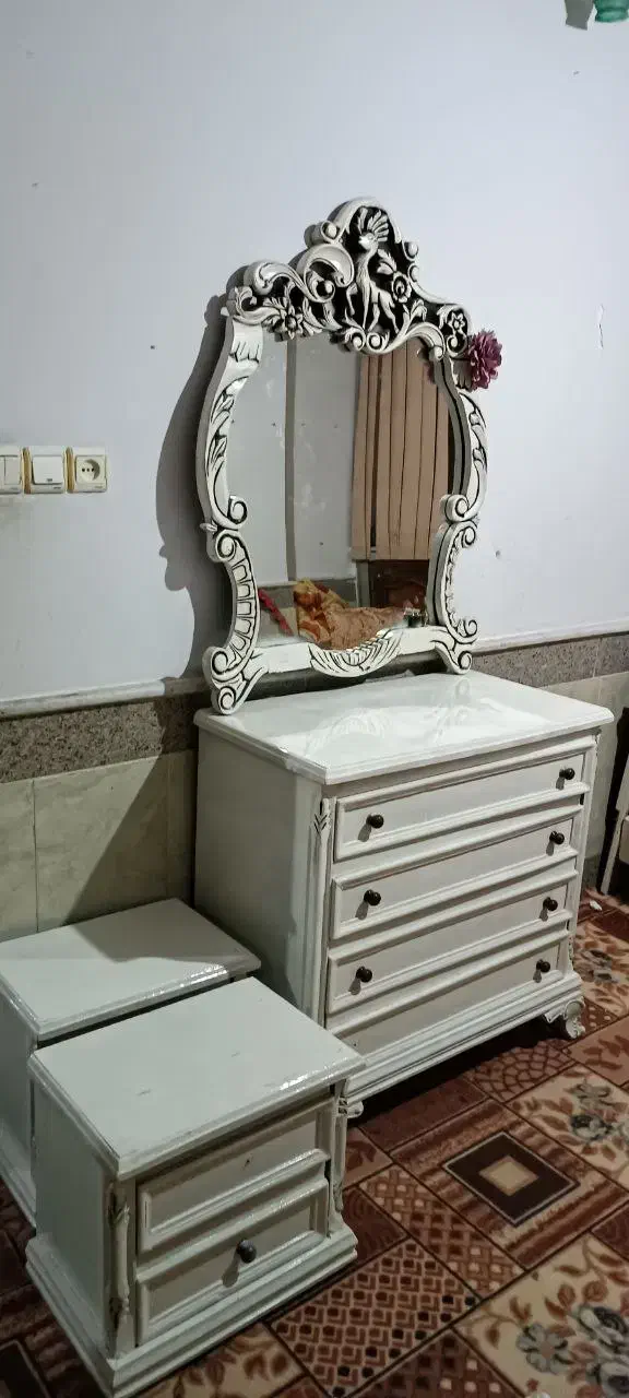 تخت چوبی همراه بادراوروپاتختی ها|تخت و سرویس خواب|مرند, |دیوار