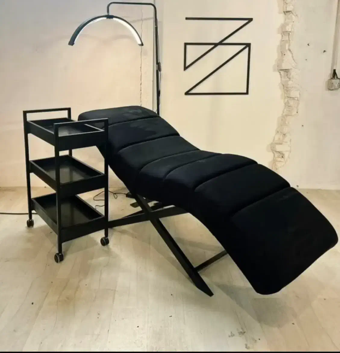 دکورآرایشگاه تجهیزات آرایشگاهی ترولی آینه میزناخن|آرایشگاه و سالن‌های زیبایی|کرج, گلشهر|دیوار