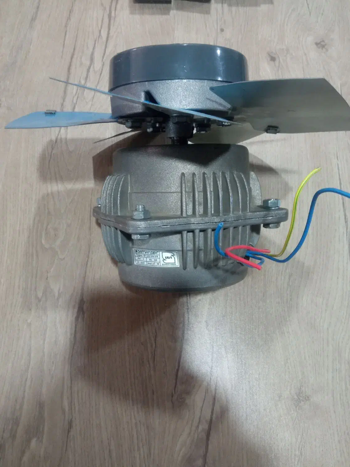 فن دمنده|پنکه و تصفیهکنندهٔ هوا|فردیس, نگارستان|دیوار