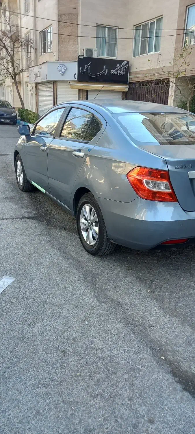 برلیانس ۲۳۰ اتومات آخر ۱۳۹۶ کم کارکرد با سانروف|خودرو سواری و وانت|تهران, گلستان (شهرک راه آهن)|دیوار