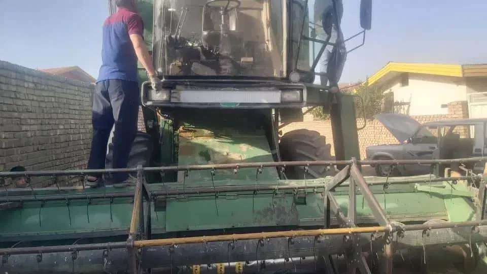 فروش کمباین ۸۳ عالی،روشن کن و پول درو کن|خودرو سنگین|مهاجران, |دیوار