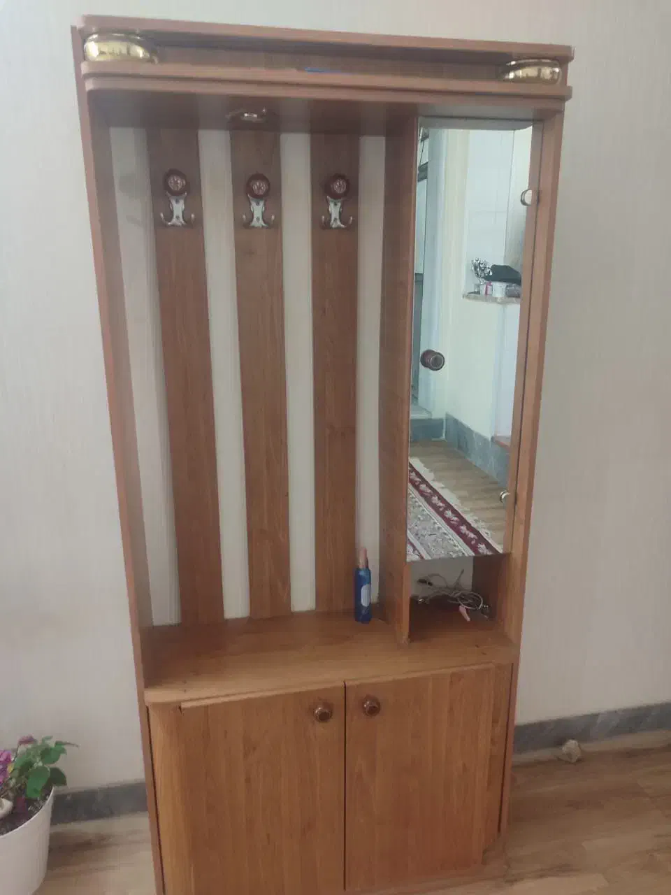 جالباسی کم جا و شیک|جاکفشی، کمد، دراور|کرمان, |دیوار