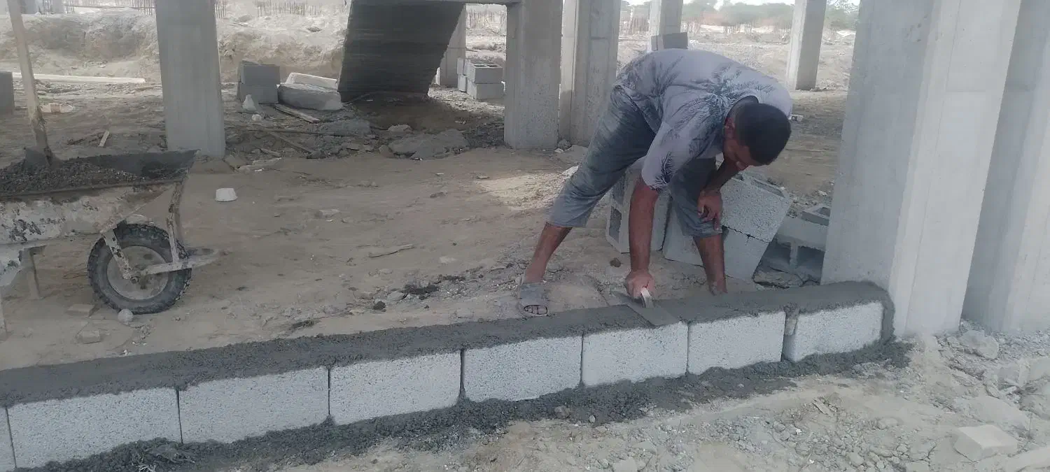 بتون ریزی و کف و ستون و سقف اماده شیب بندی|خدمات پیشه و مهارت|میناب, |دیوار