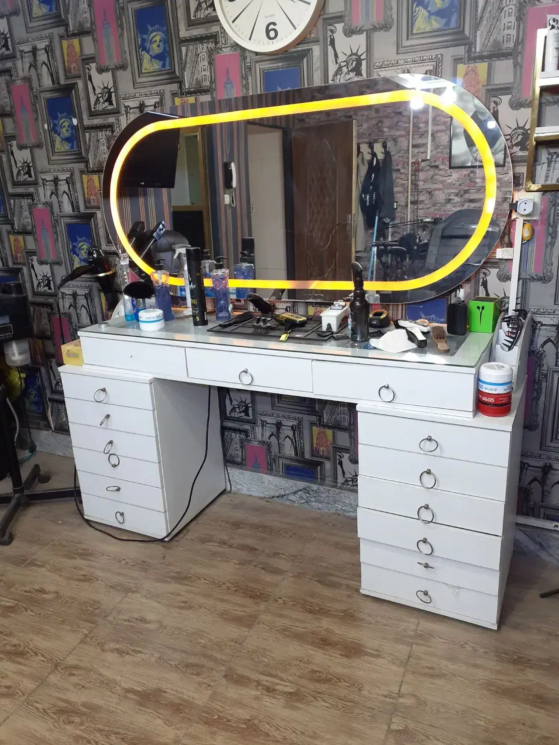 دکور آرایشگاه و ابزار کار و سرشور|آرایشگاه و سالنهای زیبایی|ورامین, ورامین|دیوار