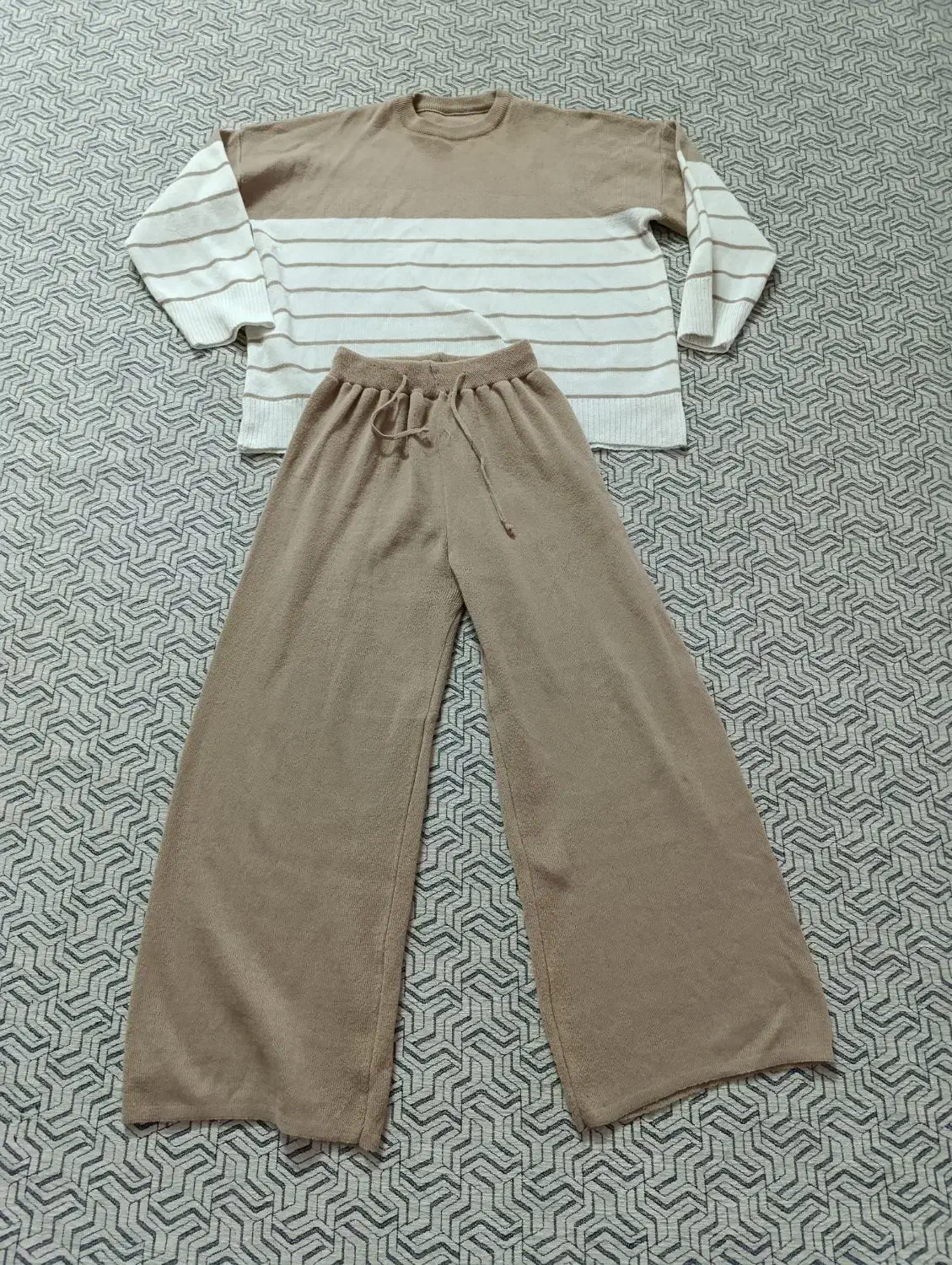 بافت بیرونی سالم وتمیز|لباس|رباطکریم, نصیرشهر|دیوار