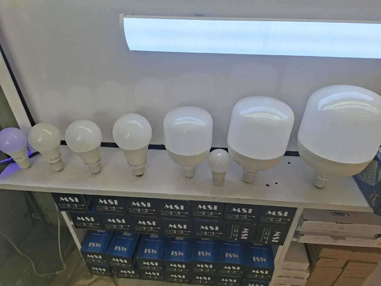 براکت لامپ و چراغ ریلی و پرژکتور...|لامپ و چراغ|مشهد, هنرور|دیوار