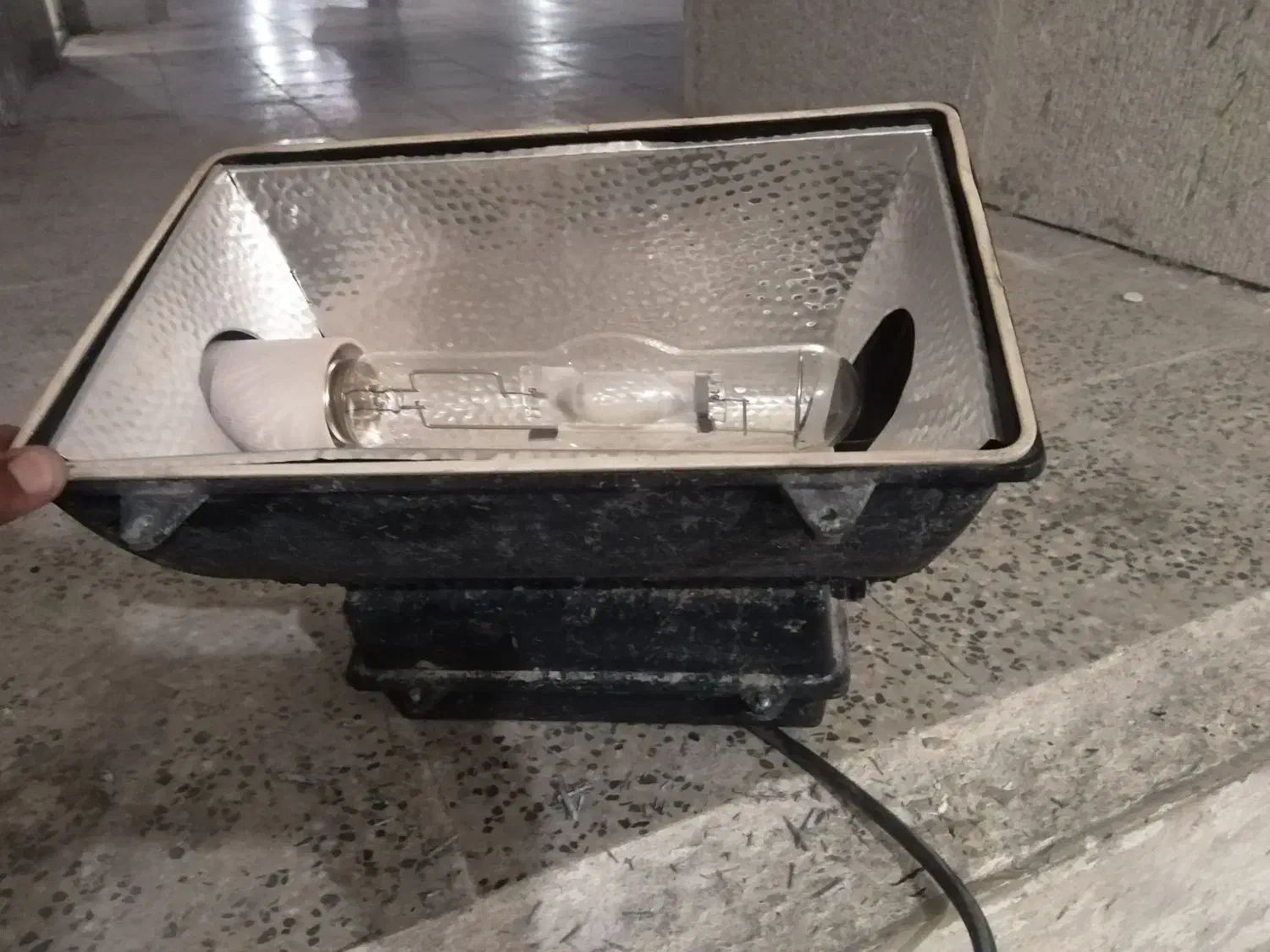 پروژکتور 1000 وات کاملا سالم و گیرنده دیجیتال USB|تلویزیون و پروژکتور|شیراز, شهرک گلستان|دیوار