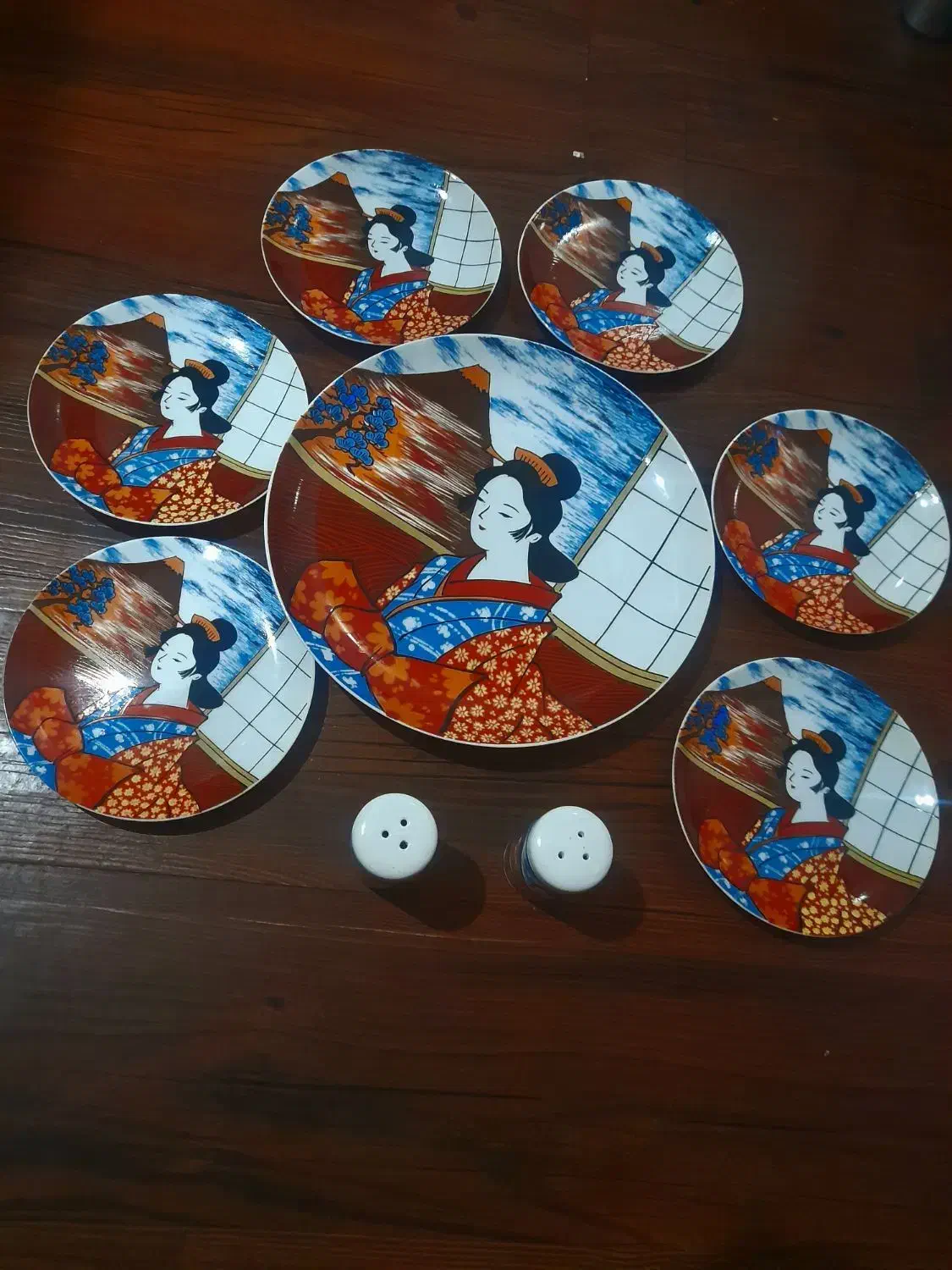 ظروف قدیمی|کلکسیون اشیاء عتیقه|اراک, |دیوار