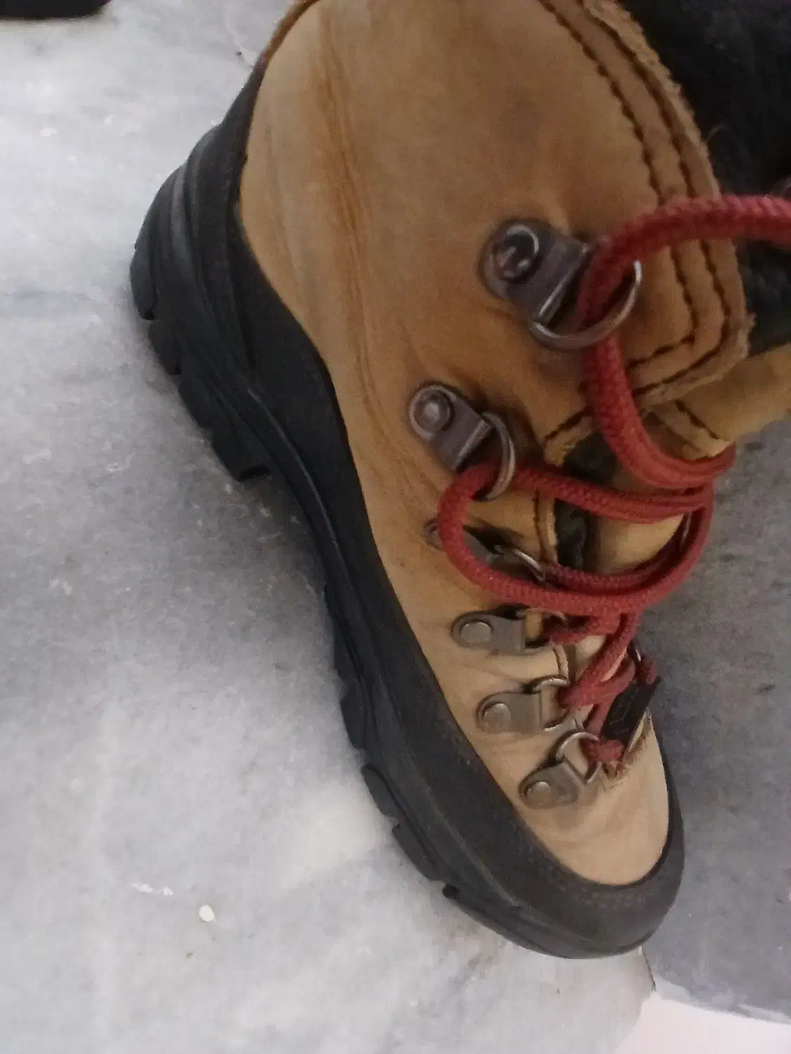 کفش کوه خارجی سایز ۴۰ و ۴۱ هستن|کیف، کفش، کمربند|کرمان, |دیوار