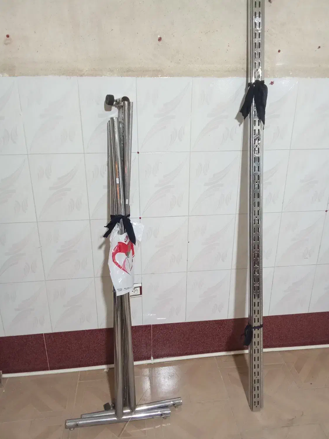 رگال،آویز|بندرخت و رخت‌آویز|سلماس, |دیوار