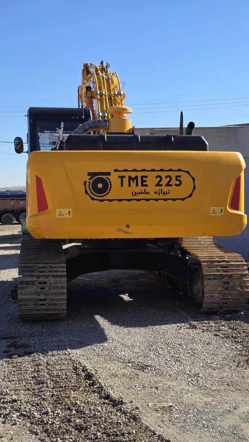 بیل مکانیکی زنجیری تیراژه ۲۲۵|خودرو سنگین|اسلام‌شهر, شهرک مهدیه|دیوار